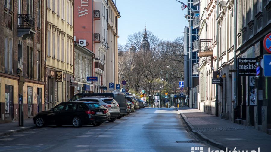 Na czas epidemii Kraków zrezygnował z płatnego parkowania.