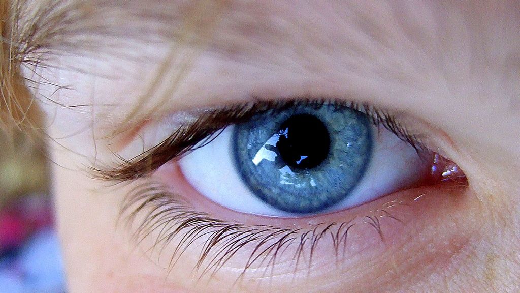 Oparzenie oka - rodzaje, objawy, pierwsza pomoc