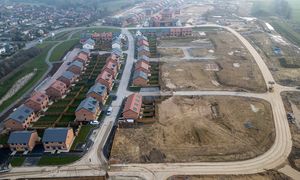 Gminy toną w "wuzetkach". Lawina wniosków o warunki zabudowy po sierpniowym szczycie