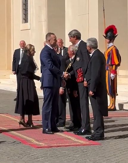 Marta Nawrocka zaskoczyła kreacją na audiencji u papieża