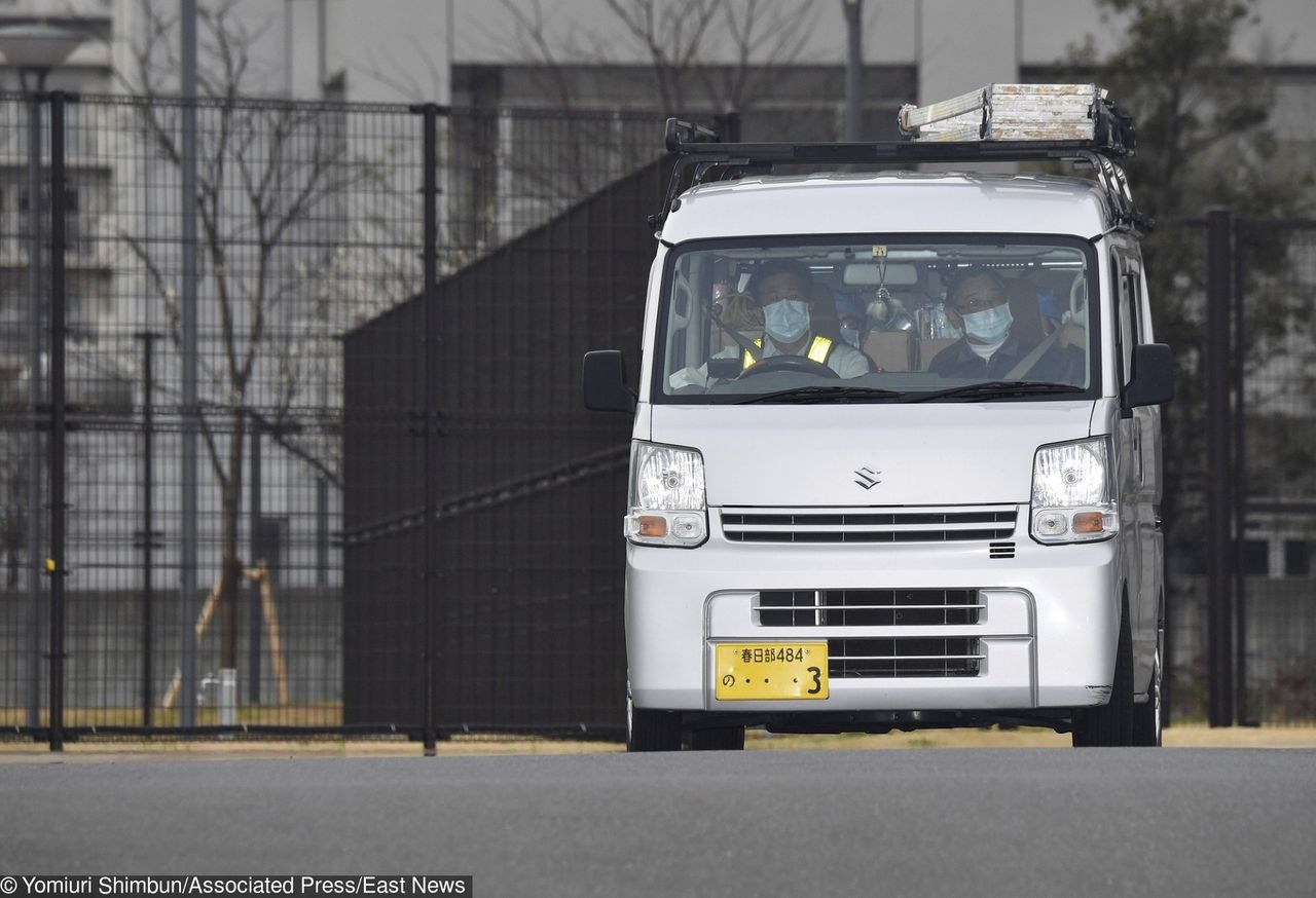 Samochód, którym Ghosn opuszczał areszt w marcu (fot. Yomiuri Shimbun/Associated Press/East News)