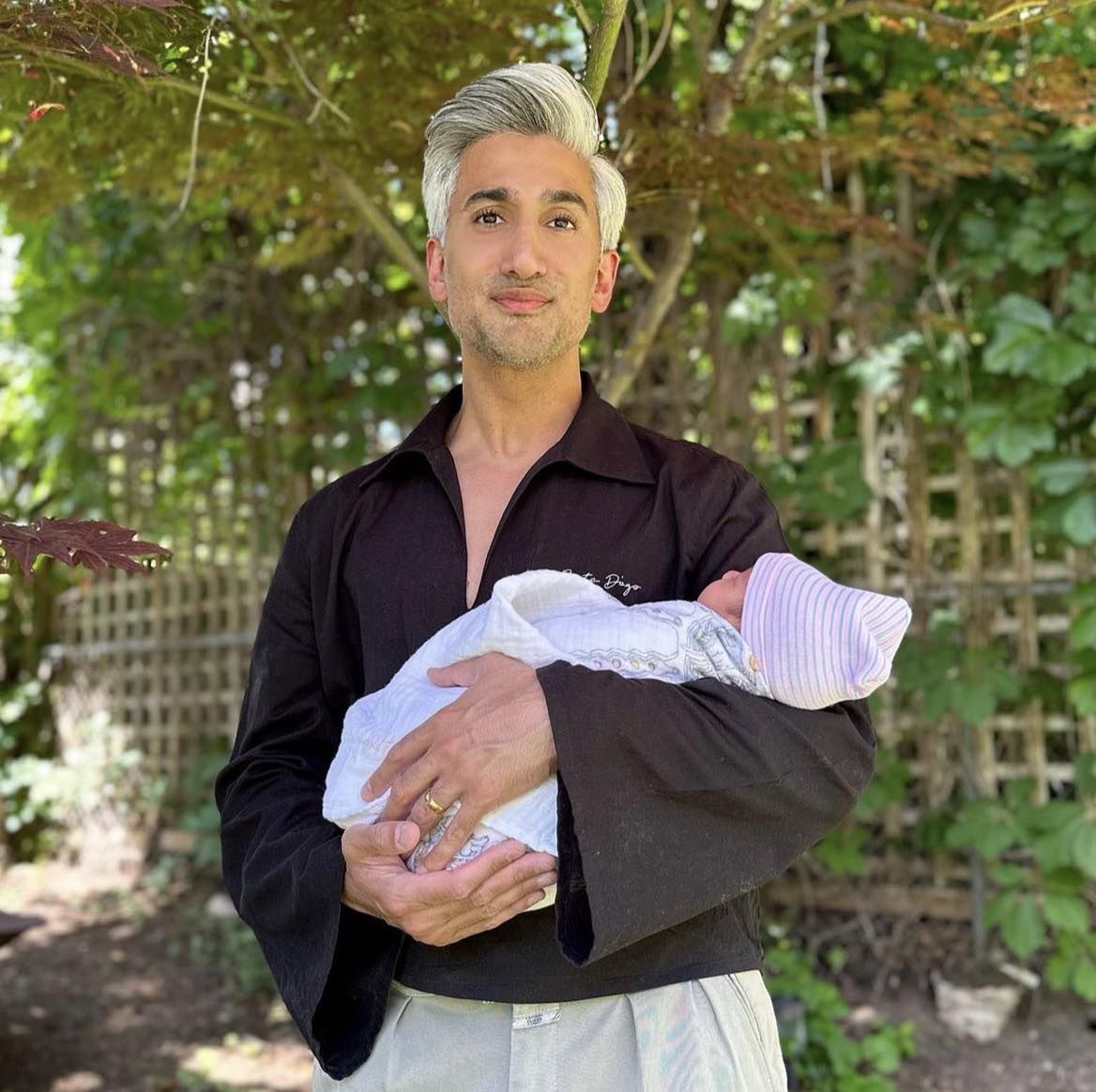 Tan France z "Porad różowej brygady" ZNÓW został ojcem!