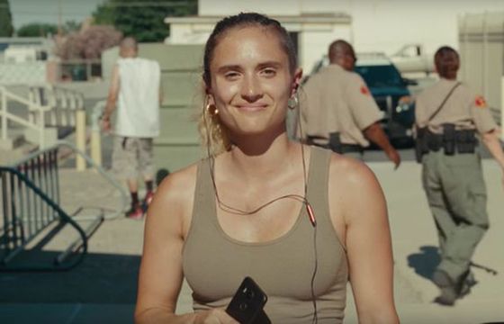 Różnorodność ludzi, gustów i stylów w reklamie platformy YouTube Music (wideo)