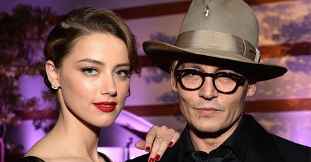 Zeznania portierki pogrążą Amber Heard? "Jej siostra udawała, że uderza ją pięścią. Głośno się śmiały"