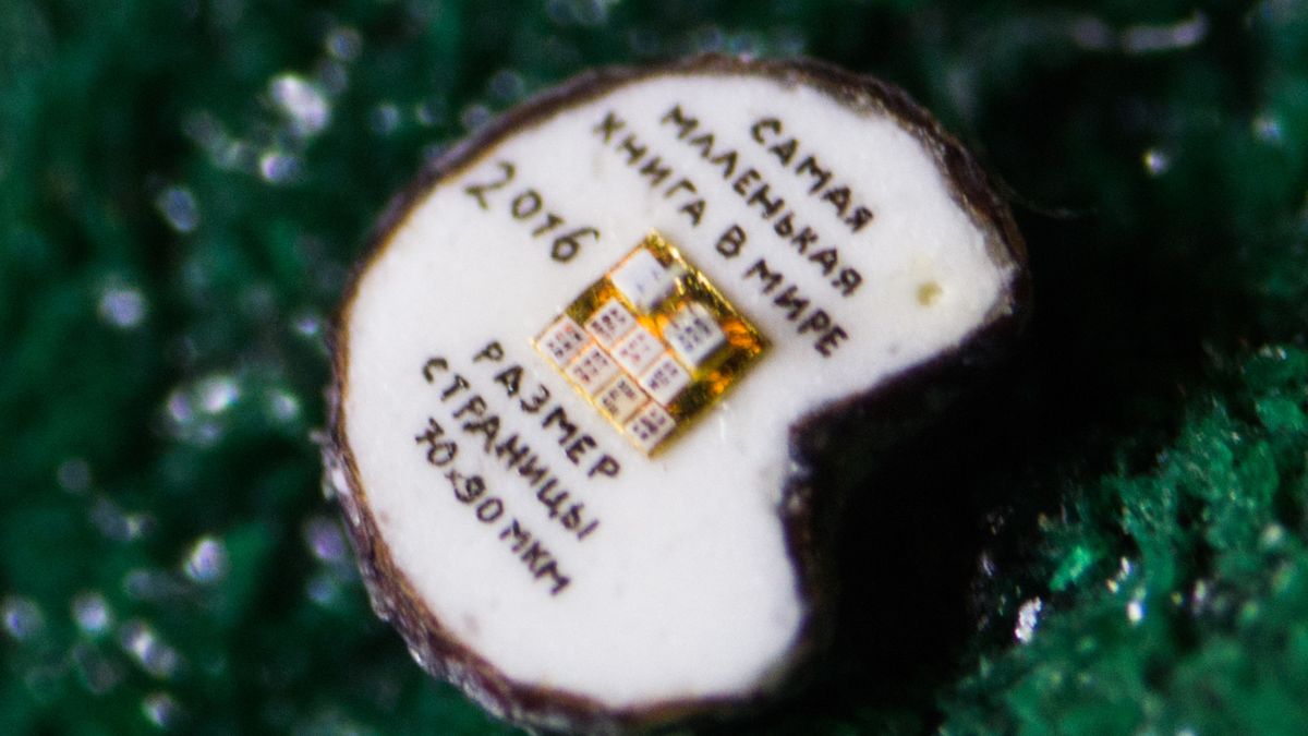 Najmniejsze książki świata. Nie dasz rady przeczytać ich gołym okiem 1