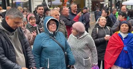Nagranie z Moskwy. Śpiewali pod ambasadą Mołdawii. Jest nagranie