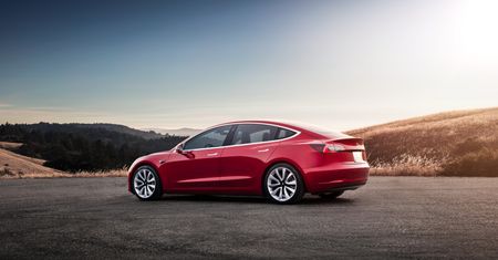 Tesla w końcu osiągnęła cel produkcji dla Modelu 3. Ten wyznaczony na grudzień 2017