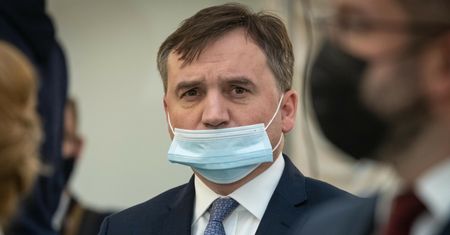 Polska chce zaostrzyć kurs wobec Brukseli. "Ziobryści grają pierwsze skrzypce"
