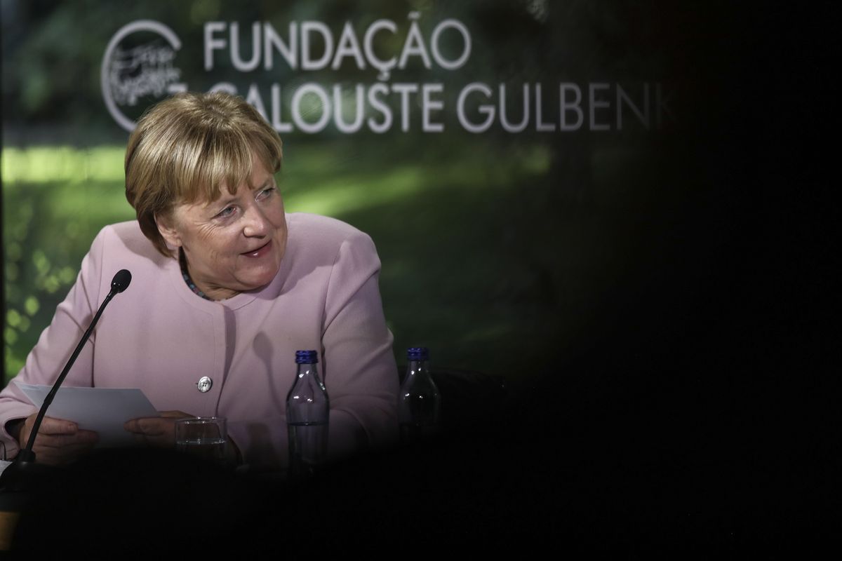 Angela Merkel tłumaczy się ze swoich decyzji ws. Rosji