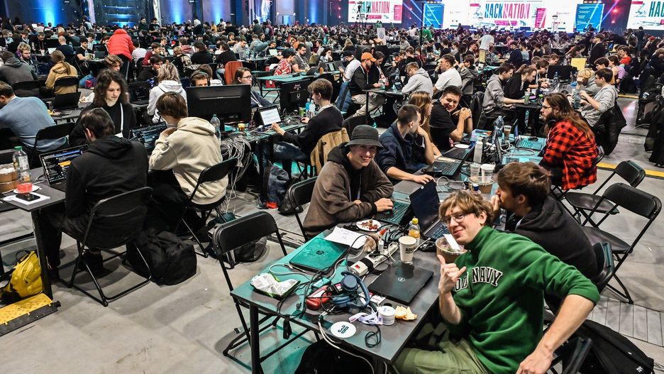 HackNation to pierwszy w Polsce hackathon wdrożeniowy organizowany przez i dla administracji publicznej.