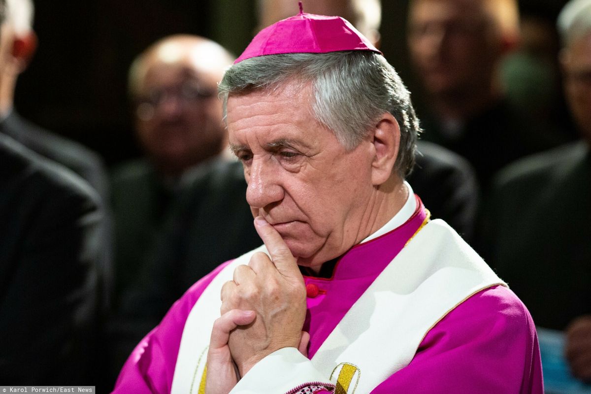 Arcybiskup Andrzej Dzięga - wdraża w życie decyzje papieża tak, by nie zostały wdrożone w życie? 