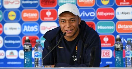 Mbappe zakpił z prawicy. I to jak
