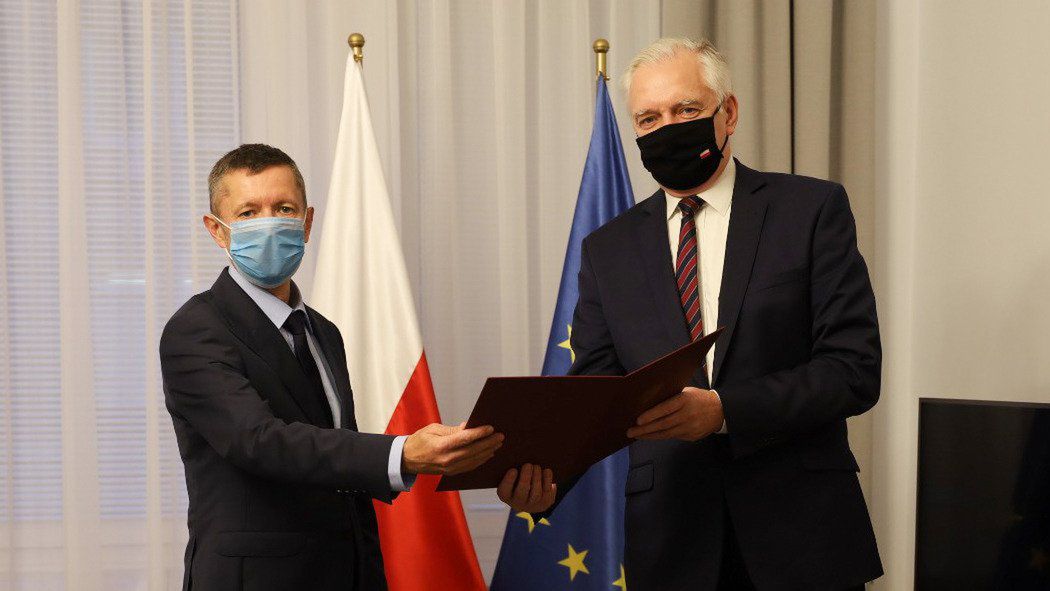 Robert Tomanek (z lewej) odebrał nominację na nowego wiceministra rozwoju