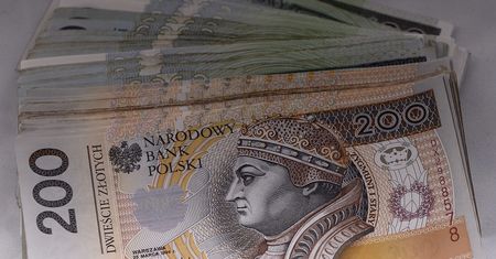"Wakacje kredytowe" nie rozpalają wyobraźni frankowiczów. Boją się haczyków