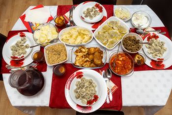 Śledzie w oleju na Wigilię 2025. Jak przygotować dobre śledzie na Boże Narodzenie?