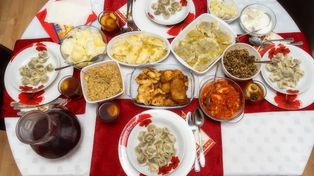 Śledzie w oleju na Wigilię 2025. Jak przygotować dobre śledzie na Boże Narodzenie?