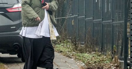 Księża zmieniają tradycję? "Kolęda nie może kojarzyć się z pieniędzmi"