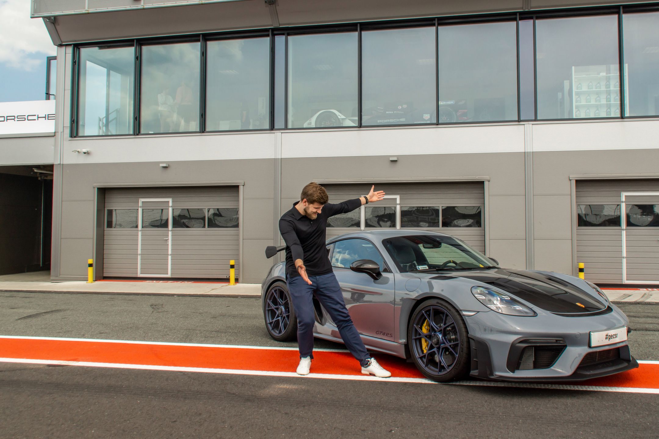 Porsche 718 Cayman GT4 RS