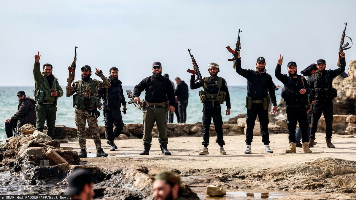 Członkowie sił bezpieczeństwa lojalnych wobec tymczasowego rządu