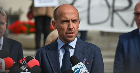 Co z "dublerami" w TK? Budka studzi emocje