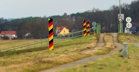 Niemcy wysyłają policję na granicę z Polską i Czechami