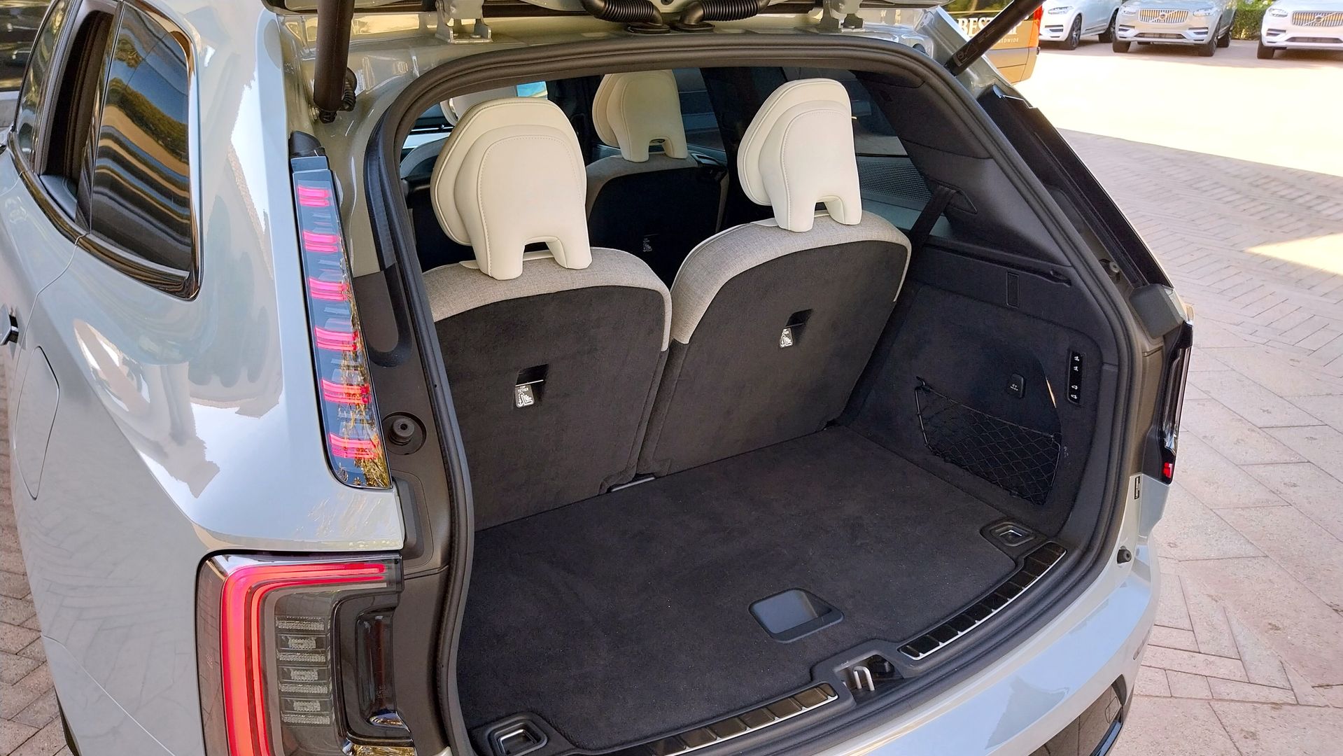 Volvo EX90