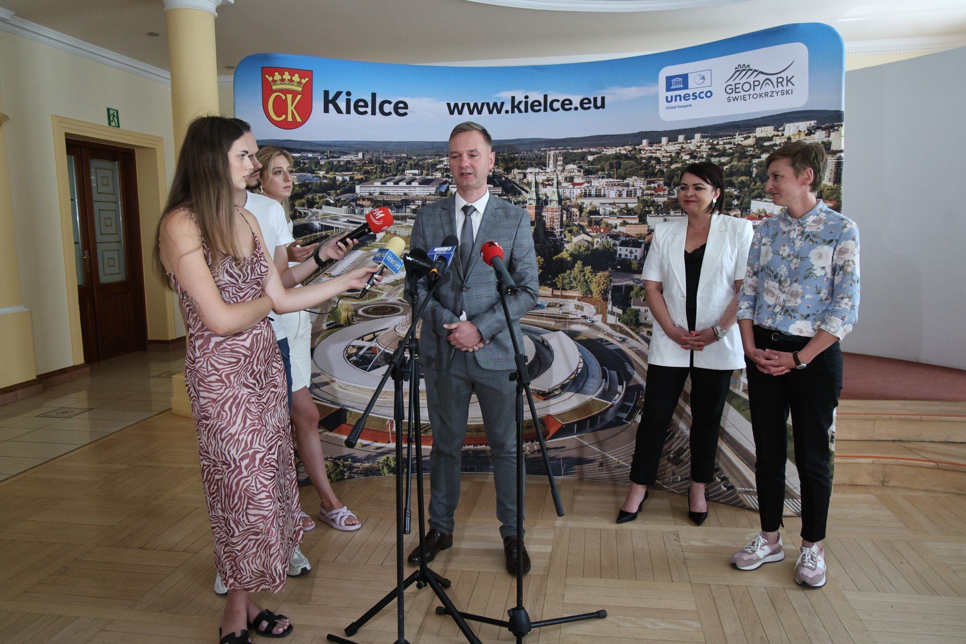 Łączny koszt wykupu to niespełna 8500 złotych za metr kwadratowy, co jest znacznie taniej niż na rynku komercyjnym. 
