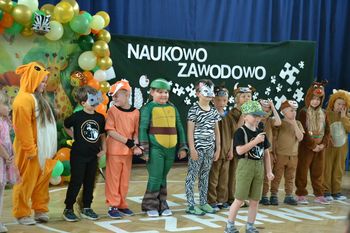 Impreza w Szkole Podstawowej w Czarnem. Uczniowie zaprezentowali swoje talenty