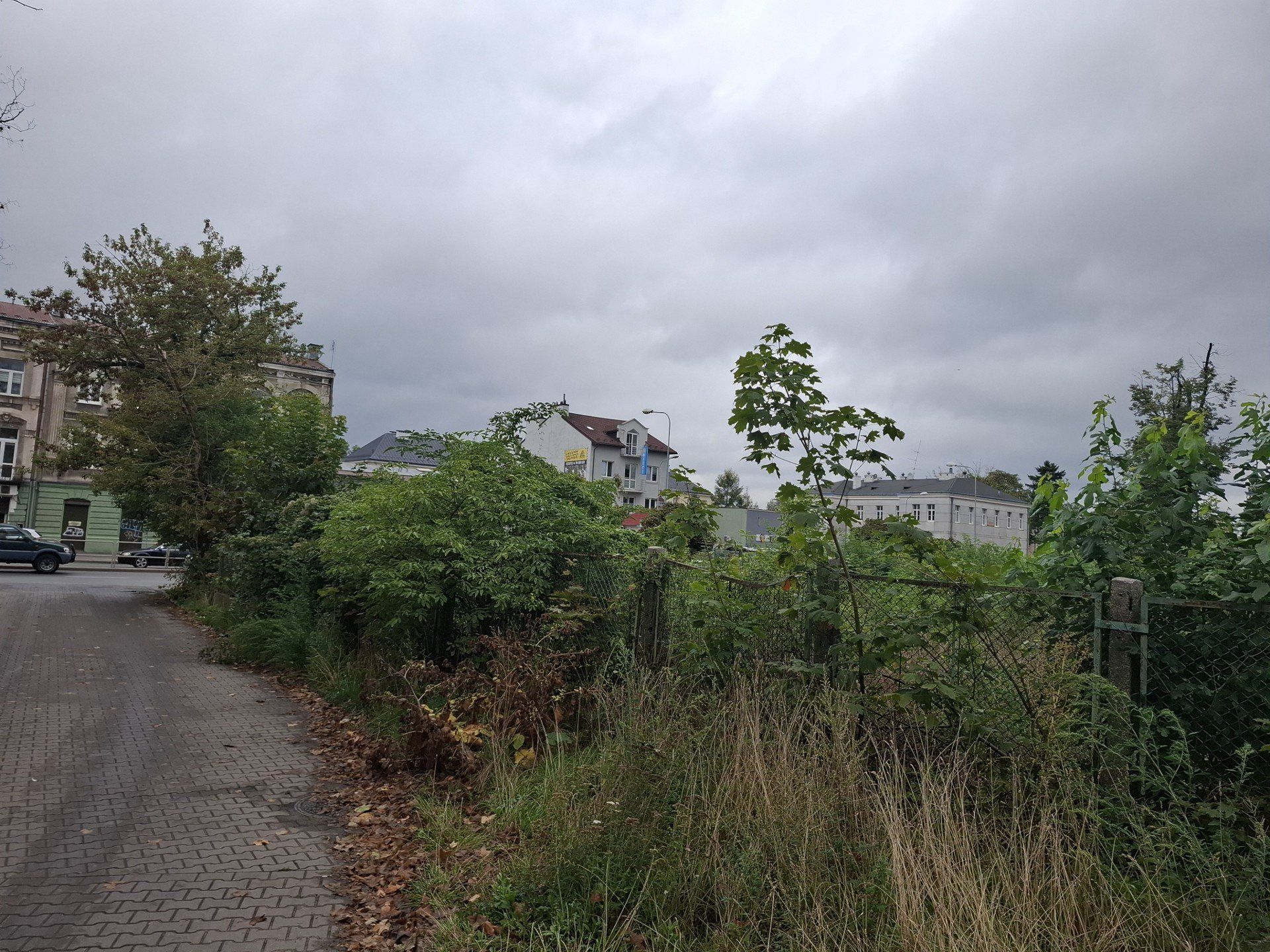 Działka, na której powstanie pierwszy wieżowiec radomskiego &#34;city&#34;.