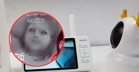 Spojrzała na obraz z elektronicznej niani i zamarła. To nie było jej dziecko