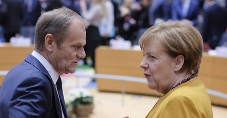 Kryzys na granicy. Rząd PiS sceptyczny wobec aktywności Merkel i Tuska. Przez "brak konsultacji"