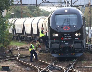 Tragedia na torach. Pociąg śmiertelnie potrącił mężczyznę. Kolej nie jeździ do Wrocławia