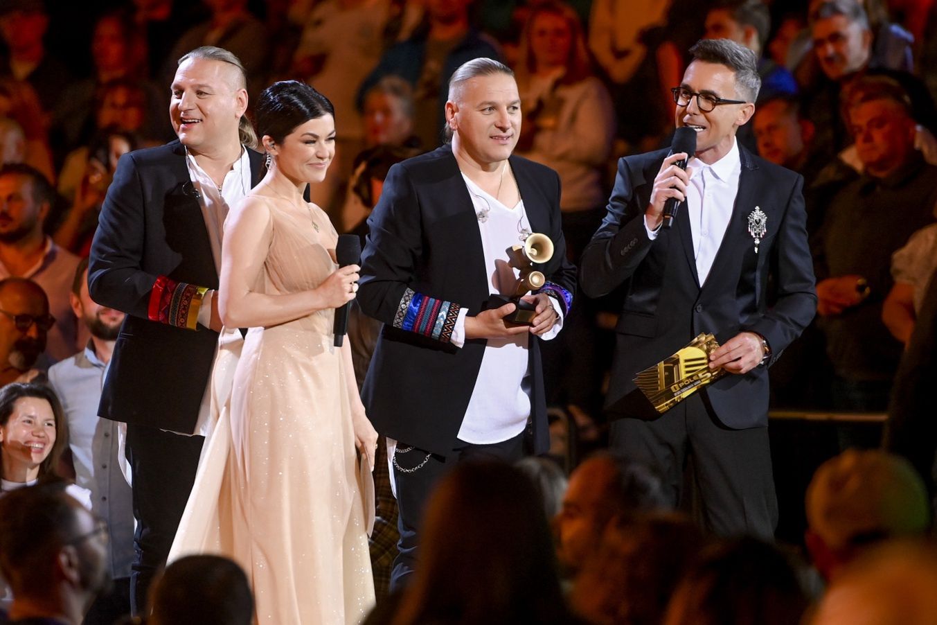 Katarzyna Cichopek i Maciej Kurzajewski na scenie w Opolu