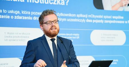 Zmiany w mObywatelu. Skorzysta 5 mln uczniów