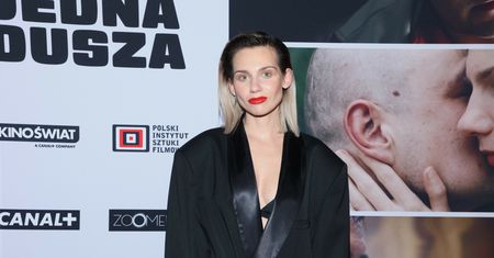 Gwiazda hitu Canal+ zachwyca na premierze. Stylizacja z pazurem