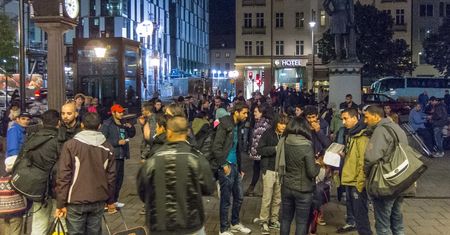 Przemyt imigrantów. Firmy są zasypywane ofertami