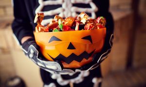 Cukierki z igłą. Policja apeluje do rodziców. "Powinni pamiętać"