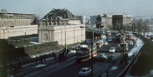 "Mieszkańcy w czynie społecznym" - spacer oraz pokaz filmu "Przygoda na Mariensztacie"