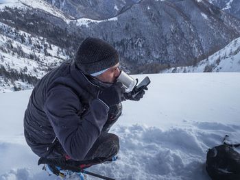 Marzniesz na dworze? Nie rozgrzewaj się w ten sposób