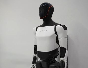 Optimus wchodzi na linię. Tesla celuje w 20 tys. robotów tygodniowo