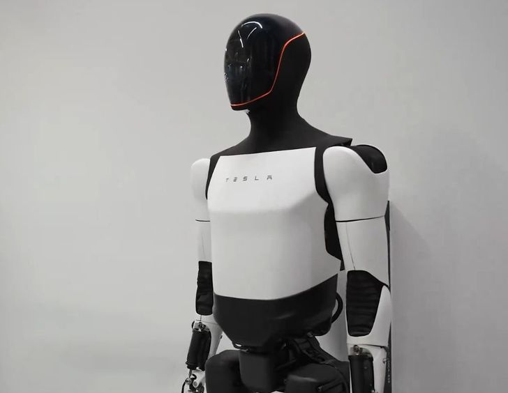 Tesla rozpoczyna produkcję Optimusa. Cel: 20 000 robotów tygodniowo