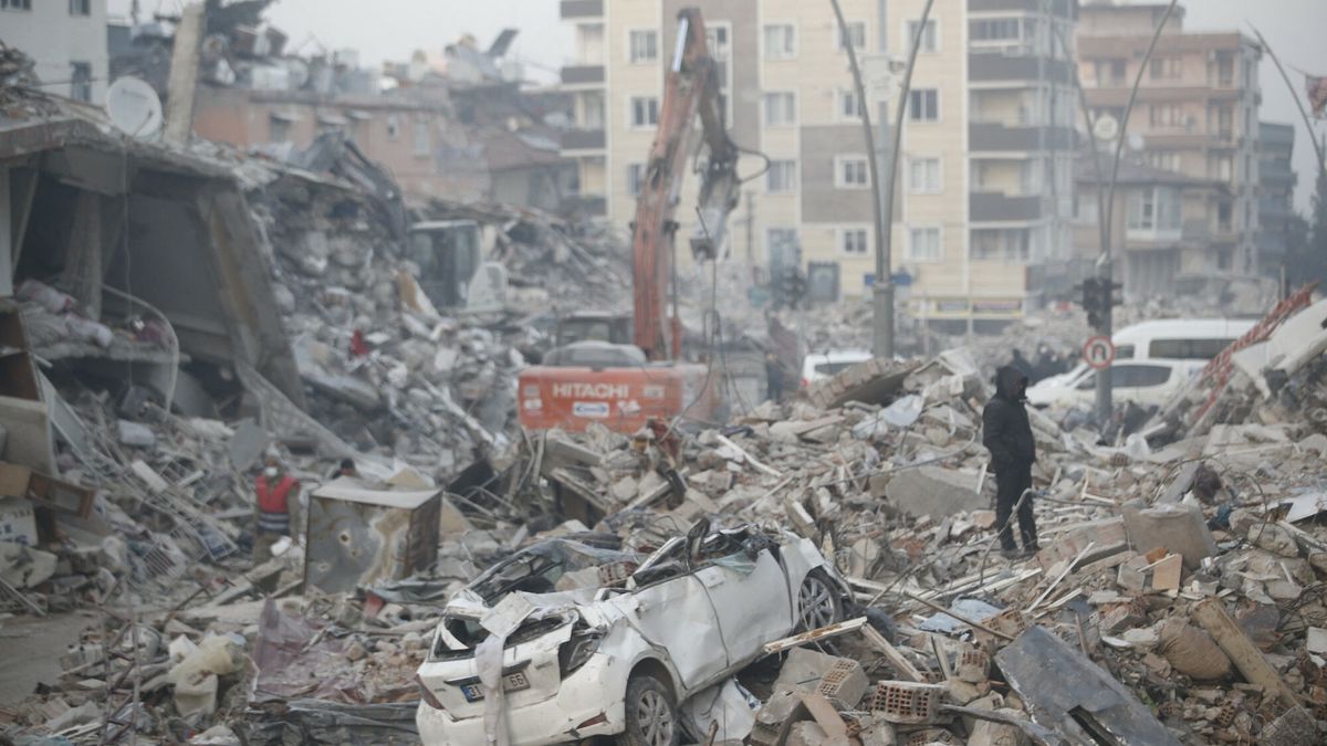 Pot??ne trz?sienie ziemi w rejonie Turcji i Syrii
HATAY, TURKIYE - FEBRUARY 12: A view of the collapsed buildings after 7.7 and 7.6 magnitude earthquakes hit multiple provinces of Turkiye including Hatay on February 12, 2023. Search and rescue teams also rescue animals such as cats, dogs and birds. On Monday, Feb.6 a strong 7.7 earthquake, centered in the Pazarcik district, jolted Kahramanmaras and strongly shook several provinces, including Gaziantep, Sanliurfa, Diyarbakir, Adana, Adiyaman, Malatya, Osmaniye, Hatay, and Kilis. On the same day at 13.24 p.m. (1024GMT), a 7.6 magnitude quake centered in Kahramanmaras' Elbistan district struck the region. Suleyman Elcin / Anadolu Agency/ABACAPRESS.COM
AA/ABACA