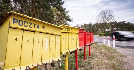 "Bardzo duża skala" i "porozrywane listy". Prezes UODO pisze do Poczty Polskiej