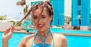 Caroline Derpienski odsłania ciało na tle basenu w jednym z NAJDROŻSZYCH HOTELI na świecie