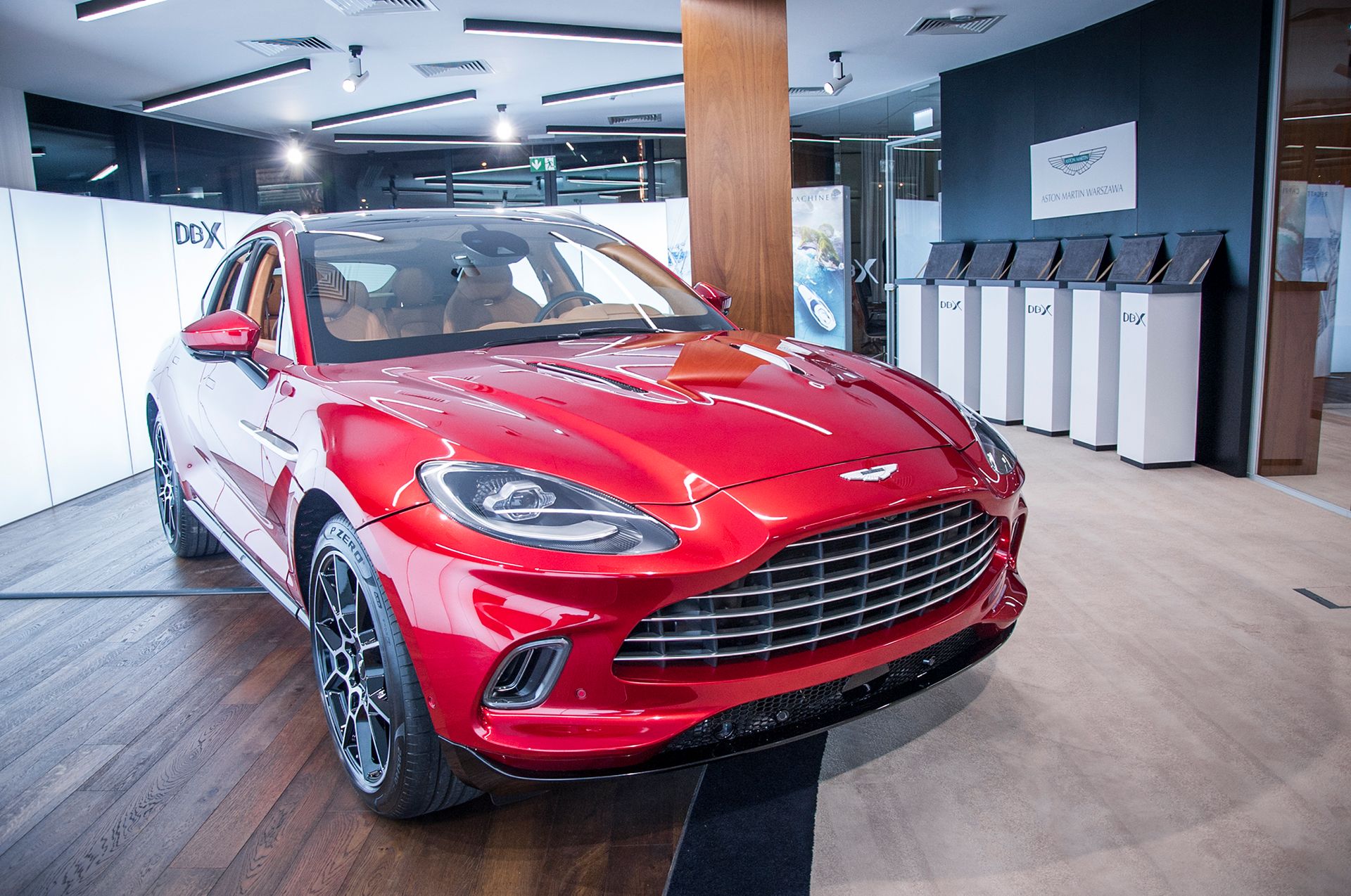Filippo Bellatani i Aston Martin DBX (fot. Mateusz Żuchowski)