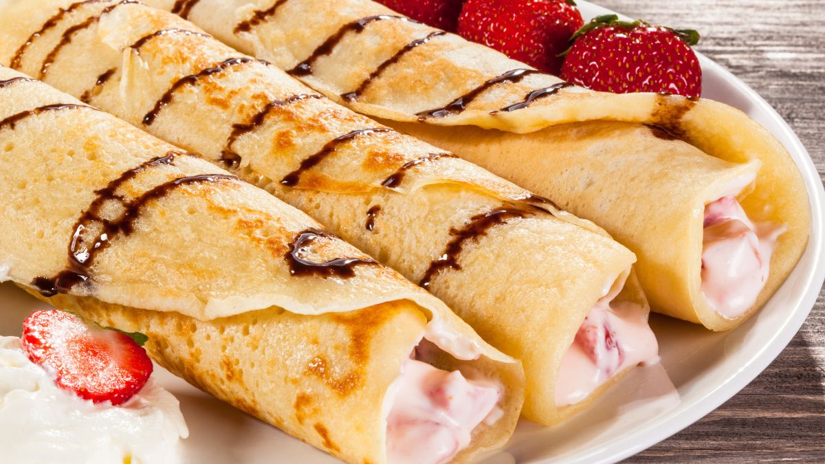 Naleśniki z musem truskawkowym