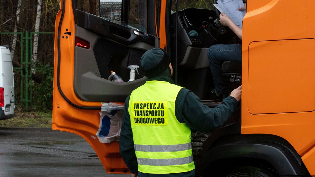 East News archiwum
Fot. NewsLubuski/East News, Swiecko - autostrada A2, 12.02.2024. Inspekcja Transportu Drogowego w trakcie kontroli na bylym polsko-niemieckim przejsciu granicznym w Swiecku.
NewsLubuski