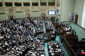 Jak rozsadzą posłów po rozłamie w PiS? Jest 10 wariantów