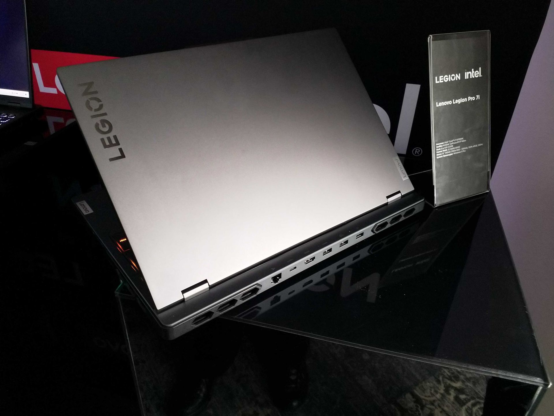 Inżynieryjna próbka Lenovo Legion Pro 7i.