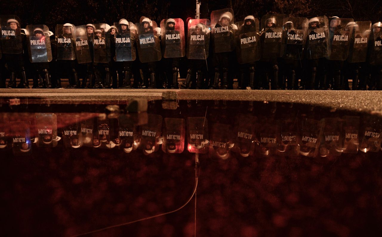 Marsz Niepodległości. Policjantka: "Nie boję się rozróby. Boję się harówki"